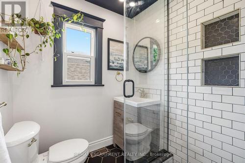 92 Province Street, Hamilton, ON - Indoor Photo Showing Bathroom