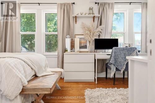 92 Province Street, Hamilton, ON - Indoor Photo Showing Bedroom