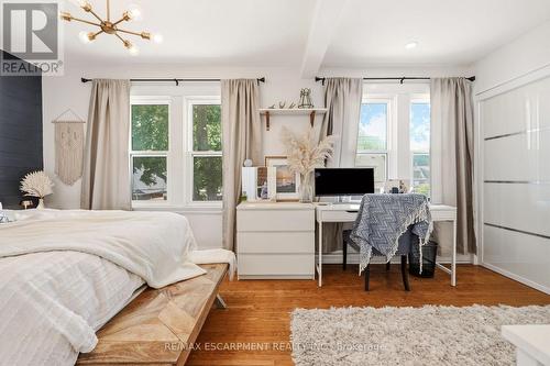 92 Province Street, Hamilton, ON - Indoor Photo Showing Bedroom