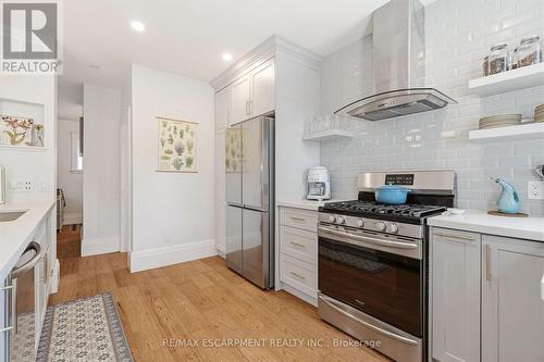 92 Province Street, Hamilton, ON - Indoor Photo Showing Kitchen