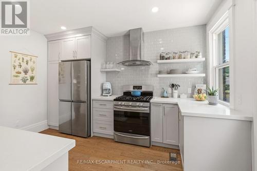 92 Province Street, Hamilton, ON - Indoor Photo Showing Kitchen