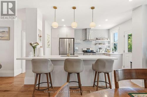 92 Province Street, Hamilton, ON - Indoor Photo Showing Kitchen With Upgraded Kitchen