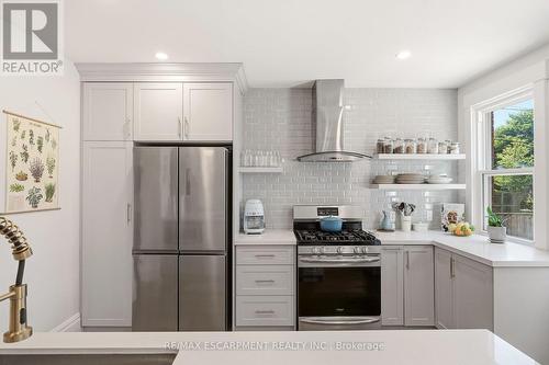 92 Province Street, Hamilton, ON - Indoor Photo Showing Kitchen