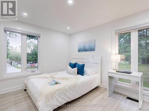 60 Kleins Ridge, Vaughan, ON - Indoor Photo Showing Living Room