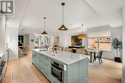 31 Woodlawn Avenue, Ottawa, ON - Indoor Photo Showing Kitchen With Upgraded Kitchen