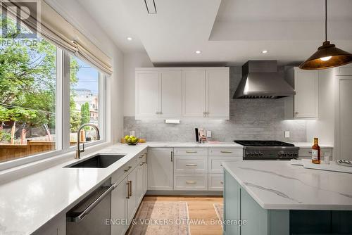 31 Woodlawn Avenue, Ottawa, ON - Indoor Photo Showing Kitchen With Upgraded Kitchen