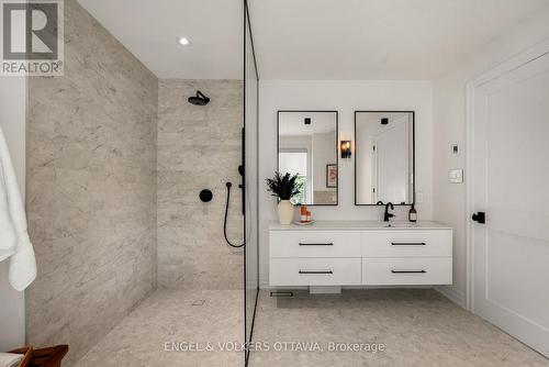 31 Woodlawn Avenue, Ottawa, ON - Indoor Photo Showing Bathroom