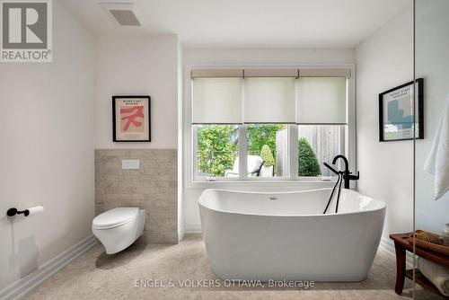 31 Woodlawn Avenue, Ottawa, ON - Indoor Photo Showing Bathroom
