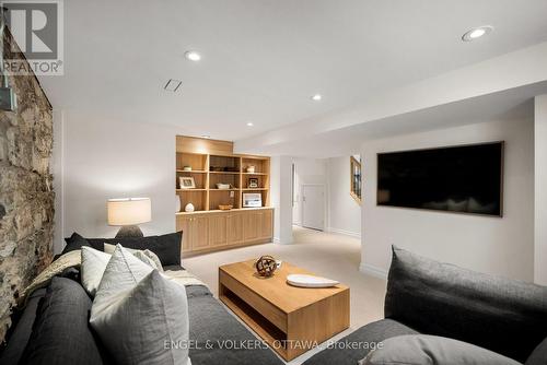 31 Woodlawn Avenue, Ottawa, ON - Indoor Photo Showing Living Room