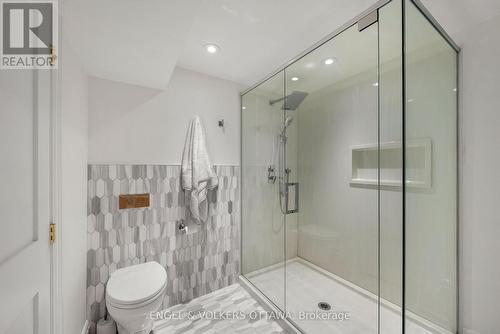 31 Woodlawn Avenue, Ottawa, ON - Indoor Photo Showing Bathroom