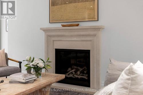 31 Woodlawn Avenue, Ottawa, ON - Indoor Photo Showing Living Room