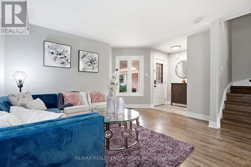 6930 Elliott Parliament Street, Mississauga, ON - Indoor Photo Showing Living Room