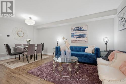 6930 Elliott Parliament Street, Mississauga, ON - Indoor Photo Showing Living Room
