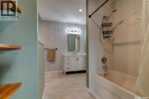 17 Longman Drive, Longlaketon Rm No. 219, SK - Indoor Photo Showing Bathroom