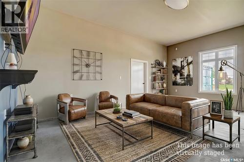 17 Longman Drive, Longlaketon Rm No. 219, SK - Indoor Photo Showing Living Room