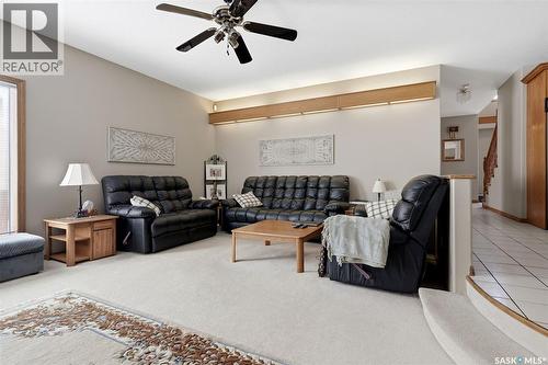 2135 Potts Crescent E, Regina, SK - Indoor Photo Showing Living Room
