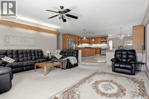 2135 Potts Crescent E, Regina, SK - Indoor Photo Showing Living Room