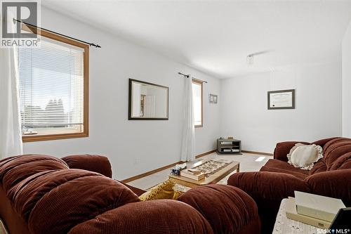 2135 Potts Crescent E, Regina, SK - Indoor Photo Showing Living Room