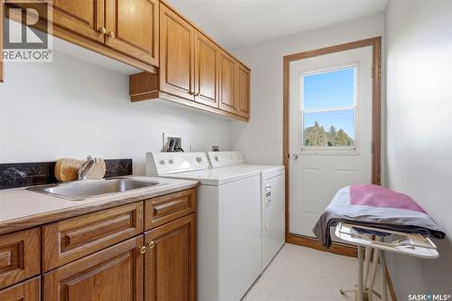 2135 Potts Crescent E, Regina, SK - Indoor Photo Showing Laundry Room