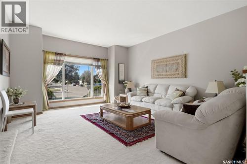 2135 Potts Crescent E, Regina, SK - Indoor Photo Showing Living Room