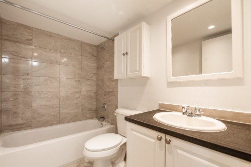 Bathroom - 706-5150 Av. Macdonald, Côte-Saint-Luc, QC - Indoor Photo Showing Bathroom