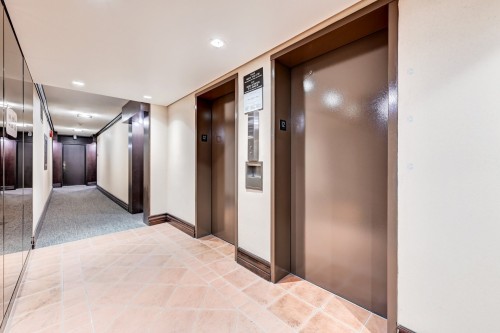 Elevator - 706-5150 Av. Macdonald, Côte-Saint-Luc, QC - Indoor Photo Showing Other Room