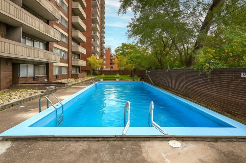 Pool - 706-5150 Av. Macdonald, Côte-Saint-Luc, QC - Outdoor With In Ground Pool With Backyard