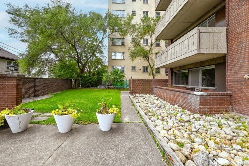Kitchen - 706-5150 Av. Macdonald, Côte-Saint-Luc, QC - Outdoor