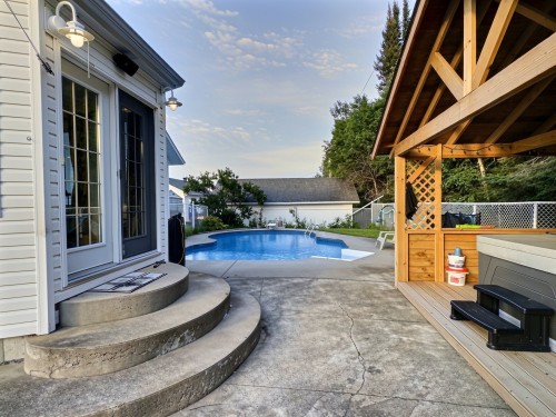 Courtyard - 152 Rue Lafort, Témiscaming, QC - Outdoor With In Ground Pool With Exterior