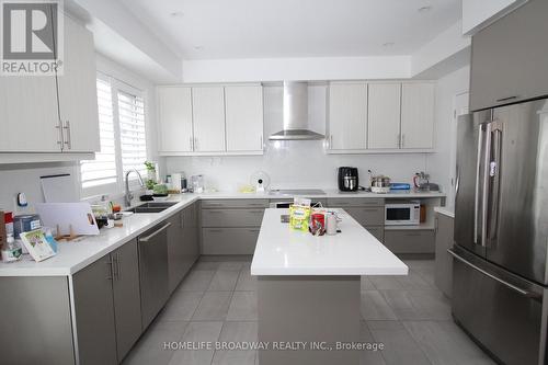 Th7 - 392 Highway 7 E, Richmond Hill, ON - Indoor Photo Showing Kitchen With Double Sink With Upgraded Kitchen