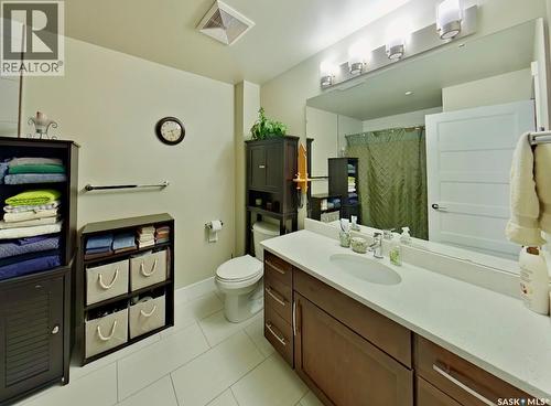 204 2300 Broad Street, Regina, SK - Indoor Photo Showing Bathroom