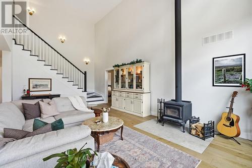 1161 Barkway Road, Gravenhurst, ON - Indoor Photo Showing Living Room