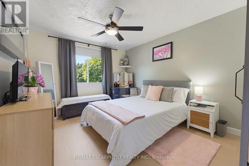 164 Hanover Place, Hamilton, ON - Indoor Photo Showing Bedroom