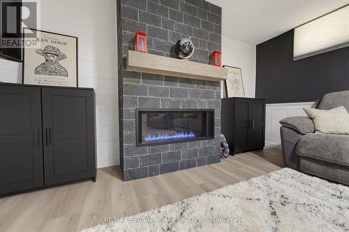 164 Hanover Place, Hamilton, ON - Indoor Photo Showing Living Room With Fireplace