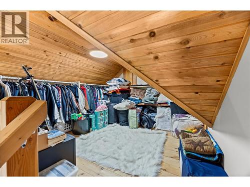 10737 Highway 33 E, Kelowna, BC - Indoor
