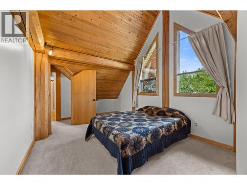 10737 Highway 33 E, Kelowna, BC - Indoor Photo Showing Bedroom