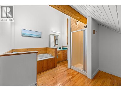 10737 Highway 33 E, Kelowna, BC - Indoor
