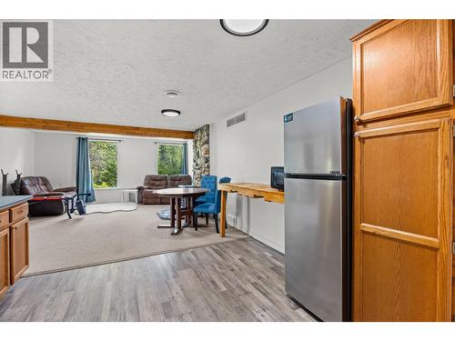 10737 Highway 33 E, Kelowna, BC - Indoor