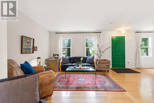 1019 Osborne Avenue, Cornwall, ON - Indoor Photo Showing Living Room