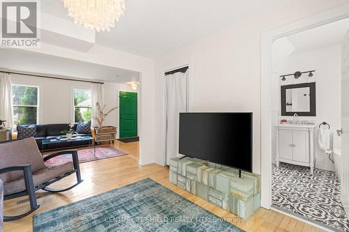 1019 Osborne Avenue, Cornwall, ON - Indoor Photo Showing Living Room