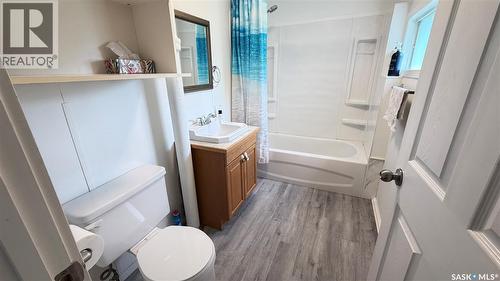 320 Aspen Street, Maple Creek, SK - Indoor Photo Showing Bathroom