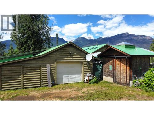 9155 Highway 6, Silverton, BC - Outdoor