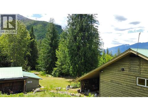 9155 Highway 6, Silverton, BC - Outdoor