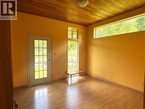 9155 Highway 6, Silverton, BC - Indoor Photo Showing Other Room