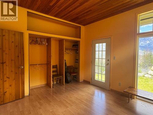 9155 Highway 6, Silverton, BC - Indoor Photo Showing Other Room