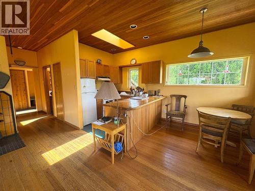 9155 Highway 6, Silverton, BC - Indoor Photo Showing Dining Room