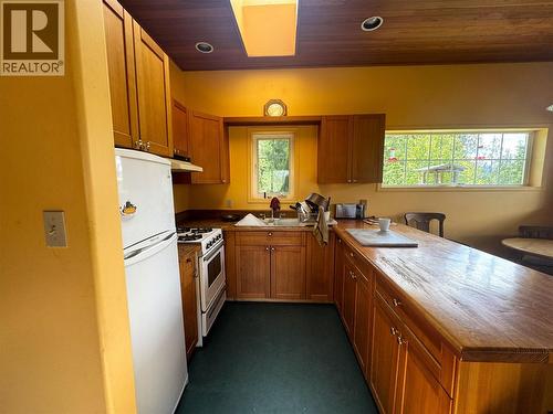 9155 Highway 6, Silverton, BC - Indoor Photo Showing Kitchen