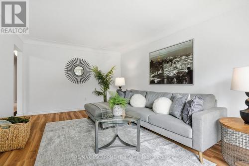 104 Dallas Avenue, Hamilton, ON - Indoor Photo Showing Living Room