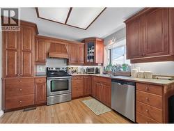 Spacious kitchen - 