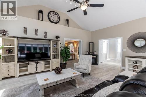 3 Pine Crest Road, Chatham, ON - Indoor Photo Showing Living Room